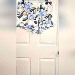Echo M White Floral Print  with Blue Flowers Ruffles Women's Shorts Sleepwear